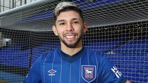 Julio Enciso promete entrega en el Ipswich Town