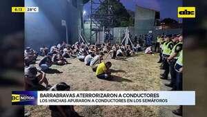 Video: Barrabravas aterrorizaron a conductores en los semáforos - ABC Noticias - ABC Color