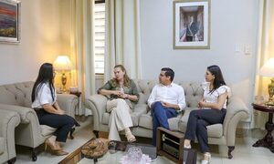 Autoridades de Alto Paraná presentan planificación estratégica de salud para el 2025 a la ministra de Salud