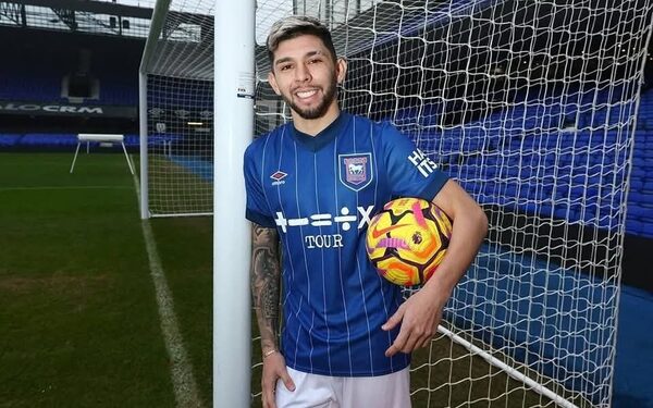 Presentan oficialmente a Julio Enciso como nuevo refuerzo del Ipswich Town