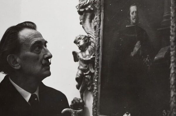 Salvador Dalí: el maestro del surrealismo y los sueños hechos arte