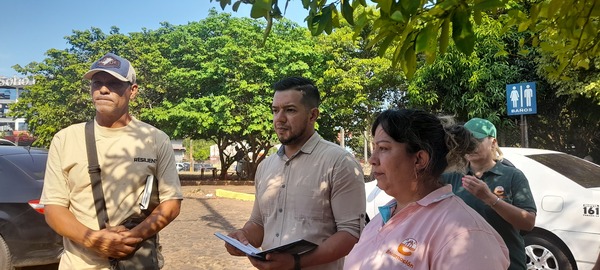Comitiva municipal recorre zona comercial y dialoga con trabajadores