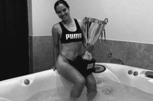 El “súper” festejo de esta pelotera, con pasado olimpista, por el nuevo título del Guma
