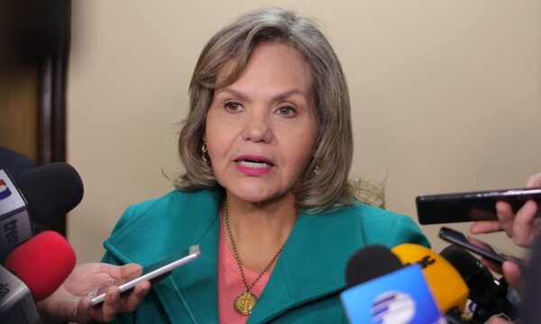 Papelón de Peña en la asunción de Trump: “La Cancillería tiene la obligación de cuidarle al presidente”, dicen