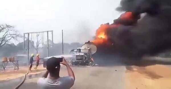 La Nación / Nigeria: explosión de camión de combustible totalizó 98 muertos