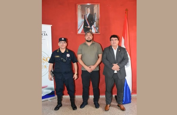Senador Soroka realiza visita a la Penitenciaría de Itapúa