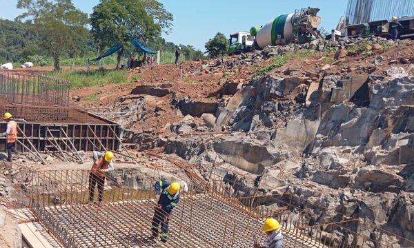 Avanza la construcción del nuevo puente sobre el río Monday