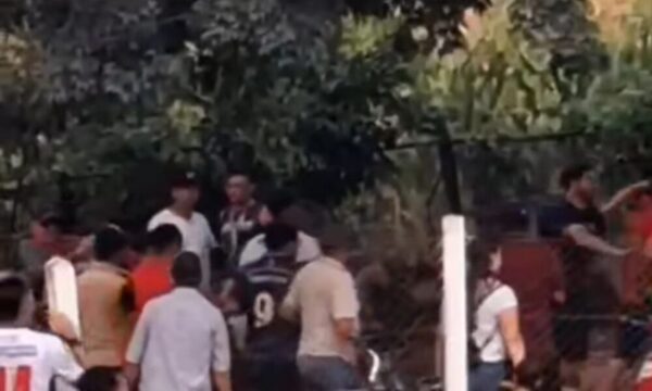 (VIDEO)En medio de pre Copa Paraguay hubo feroz batalla campal