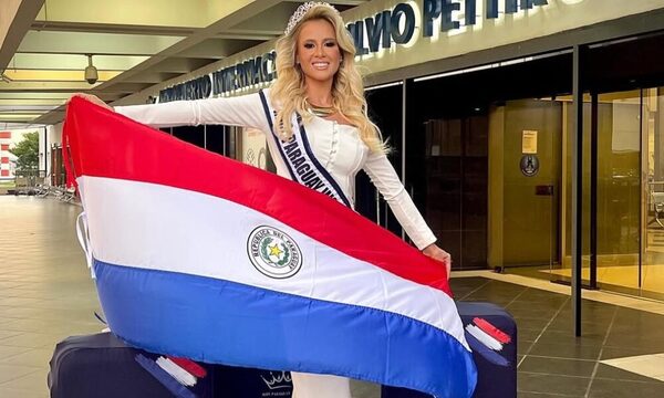 (GALERÍA) ¡Doña de pelotero gumarelo viajó para representarnos en un concurso de belleza!