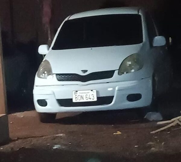 A punta de arma de fuego, roban vehículo en CDE