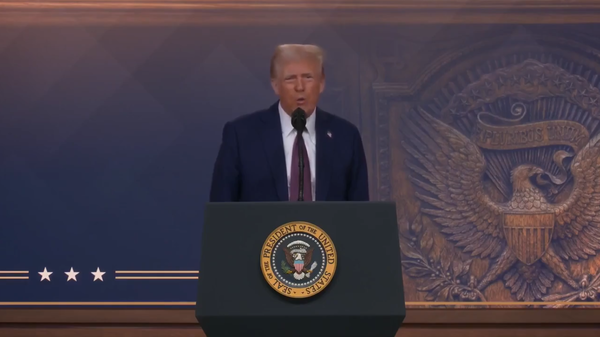 Trump a empresarios en Davos: "fabriquen en EE.UU o paguen aranceles" - 1000 Noticias