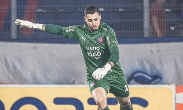 Jean Fernandes no concreta salida y sigue entrenando en Cerro