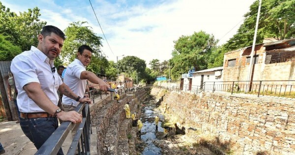 Nenecho llama a Centurión desde el Bañado para no perder la zona y contener a sus rivales