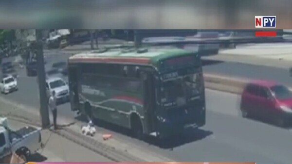 Fiscalía investiga caída mortal de pasajera tras asalto en bus
