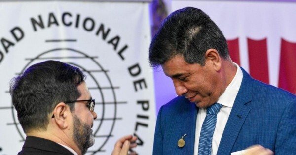 Víctor Ríos dice que no está en carrera por la presidencia, pero su entorno quiere convencerlo