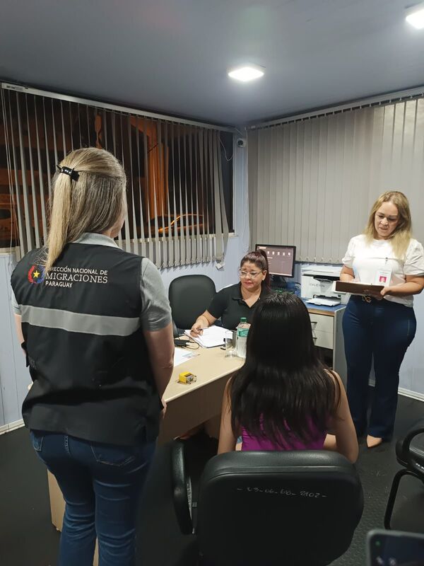 Rescatan a adolescente paraguaya en puesto de control fronterizo - 1000 Noticias