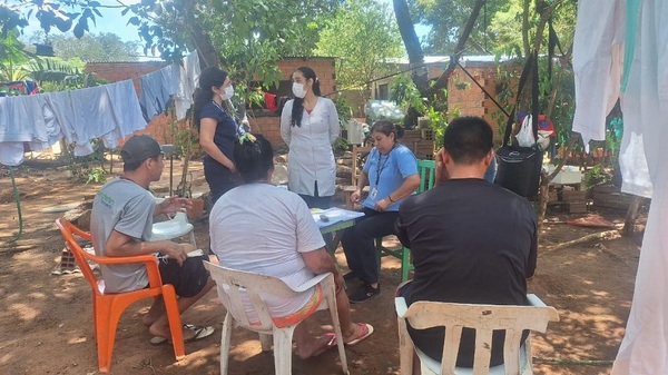Familias de Arroyos y Esteros reciben visitas domiciliarias de profesionales de la salud - .::Agencia IP::.
