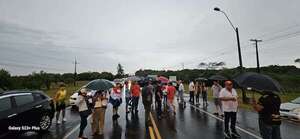 Traslado de peaje: protestaron bajo la lluvia ante incumplimiento de acuerdo por parte del MOPC  - Política - ABC Color