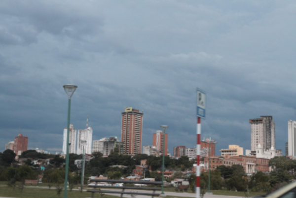 Meteorología pronostica un viernes caluroso con lluvias dispersas
