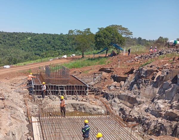 Continúa construcción del nuevo puente sobre el río Monday - ADN Digital