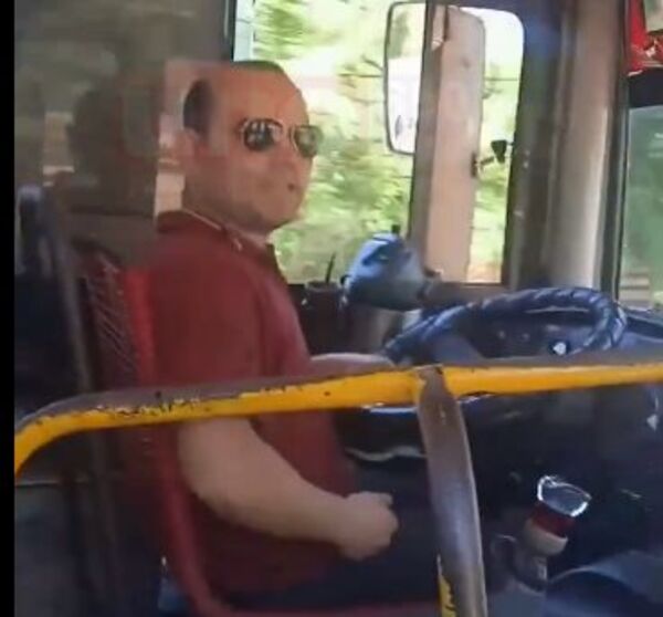 (VIDEO) En pleno bus hombre atropelló a chofer de bus por difundir su fotografía