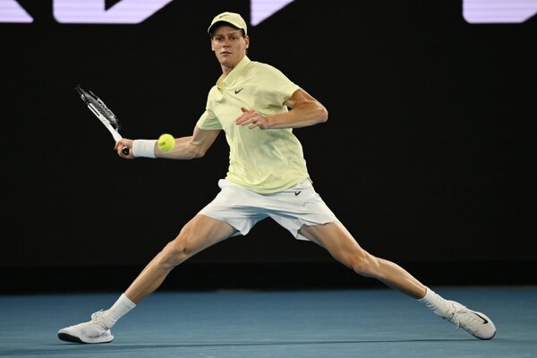 Versus / Sinner gana a Shelton y jugará contra Zverev la final en Australia