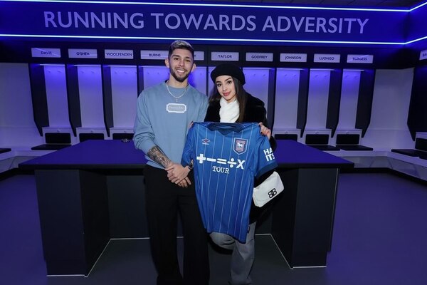 (GALERÍA) ¡Ochororo el amor! La chuli de Julio Enciso apareció en la presentación con su nuevo club