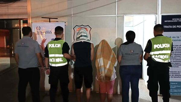 Colombianos detenidos por intento de traslado irregular de una menor