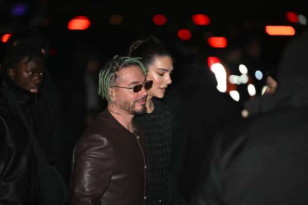 J Balvin y Valentina Ferrer deslumbran en el desfile de Louis Vuitton en París - Gente - ABC Color