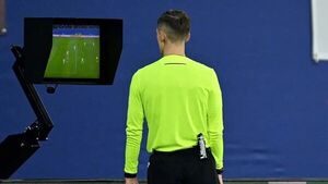 “No funciona lo suficientemente bien”: clubes noruegos de fútbol piden la abolición del VAR - 1000 Noticias
