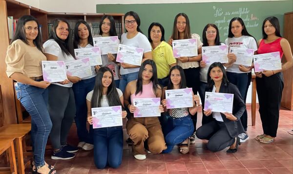 25 nuevas peluqueras loreteñas reciben certificación con apoyo municipal