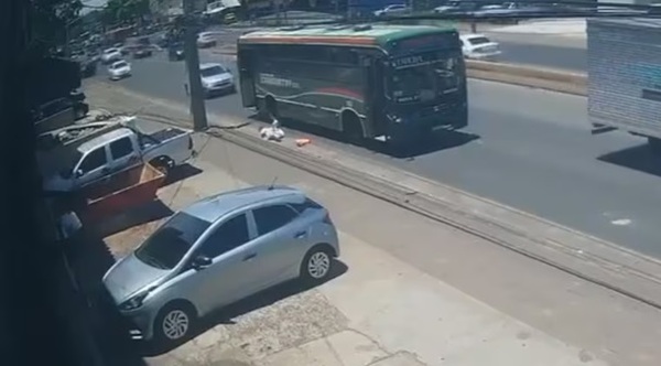 Identifican al falso vendedor que asaltó en un bus y causó la muerte de una mujer