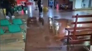 La terminal de ómnibus de CDE sufre inundaciones tras la lluvia - SNT
