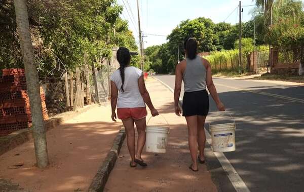 Ypacaraí: pobladores de Pedrozo denuncian falta de agua desde hace un mes - Nacionales - ABC Color