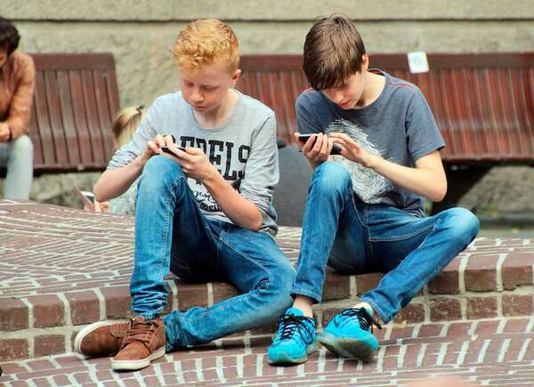 ¿Prohibir el celular en la escuela? Esto es lo que propone la Fenaes - Nacionales - ABC Color