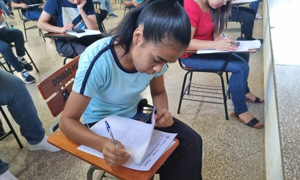 Examen de becas es mañana con más de 17.800 habilitados