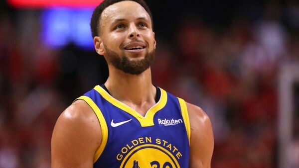 Curry lidera el ránking de camisetas más vendidas de la NBA