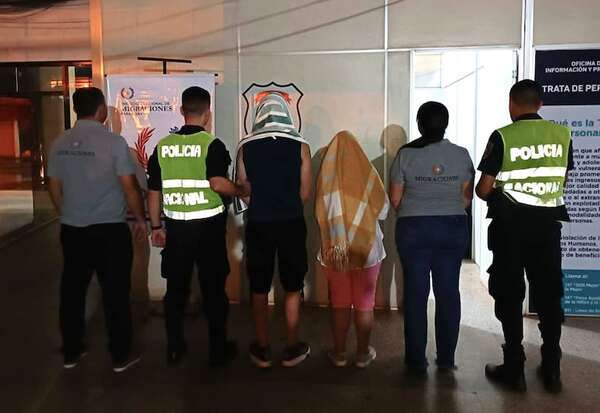 Colombianos detenidos por presunta trata tras intentar cruzar a una menor paraguaya hacia Argentina - Policiales - ABC Color