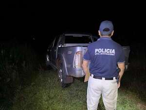 Recuperan camioneta robada en asalto armado al hermano del intendente de Paso Yobai - Nacionales - ABC Color