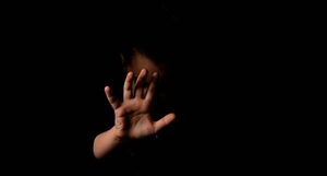 ¡Horroroso! Una niña de tres años habría sido violentada por su túa
