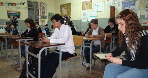 La Nación / Fenaes se opone al proyecto de prohibir celulares en instituciones educativas