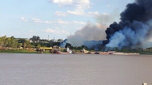 Controlan incendio en vertedero clandestino en zona Remanso