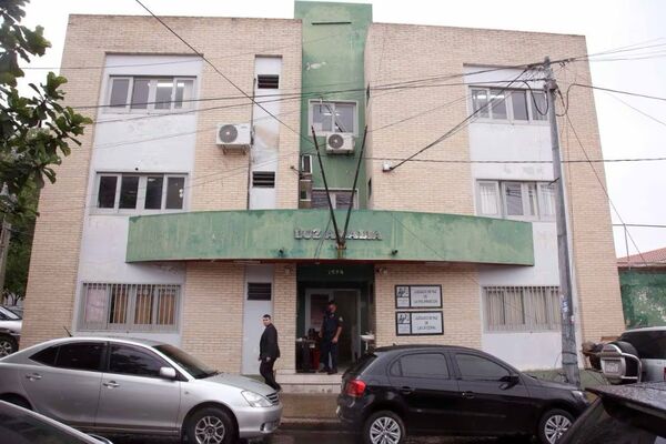 Oficiales de justicia no especificaron horario de diligenciamientos, ni consignaron domicilios