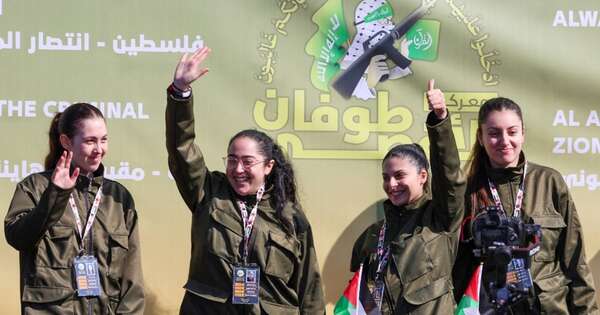 Diario HOY | Presentan a las cuatro rehenes israelíes en un podio de Hamás en Gaza