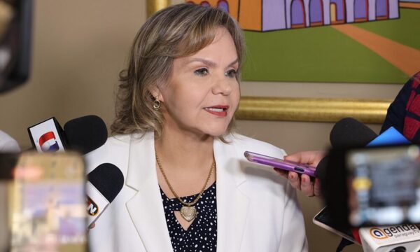 Lilian Samaniego critica traba del cartismo en caso Pecci: “Es claro, no quieren que se hable de esto”