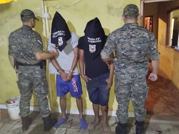 Aprehensión de dos hombres por robo agravado y recuperación de objetos robados en Villa Armando