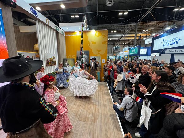 El espectáculo de danza paraguaya deslumbró en el stand de Paraguay en FITUR 2025 • PARAGUAY TV