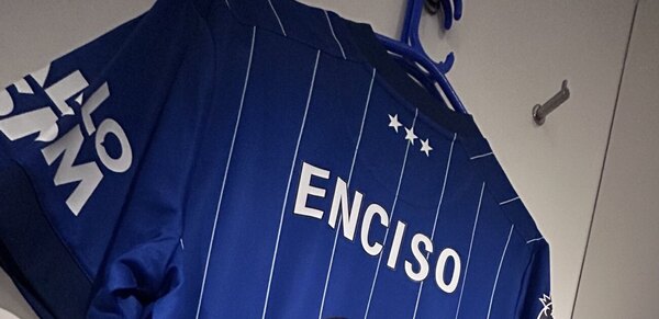Versus / El peculiar número que usará Enciso en su debut