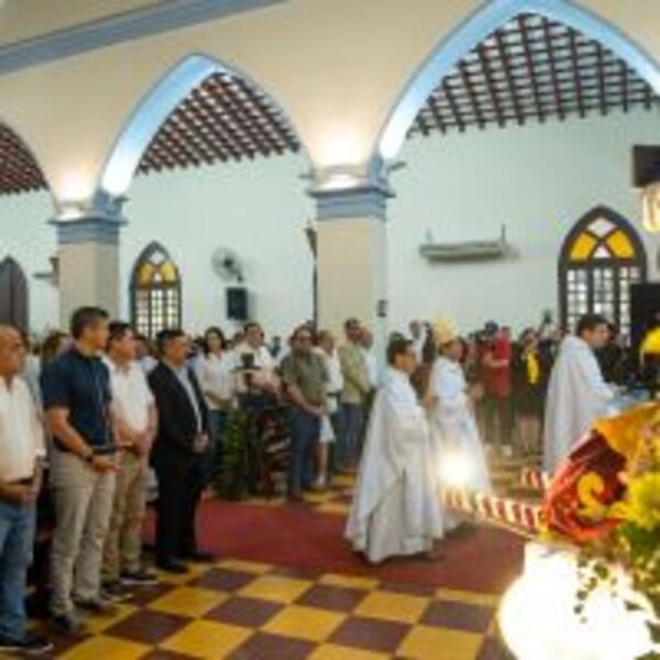 Presidente Peña refuerza lazos comunitarios en misa de acción de gracias en Caazapá :: Presidencia de la República del Paraguay