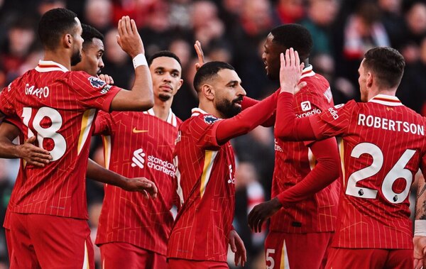 Versus / Liverpool y Arsenal no fallan en carrera por el título; Nottingham fue humillado